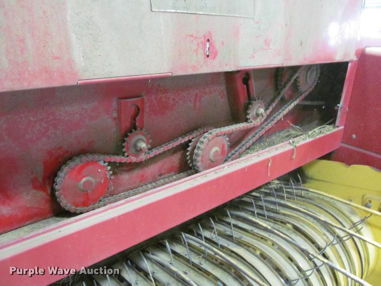 image for item DT9526 1989 New Holland 570 square baler
