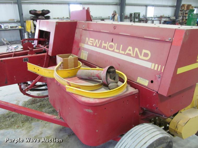image for item DT9526 1989 New Holland 570 square baler