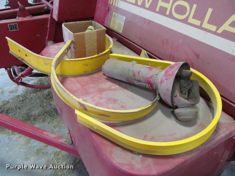 image for item DT9526 1989 New Holland 570 square baler