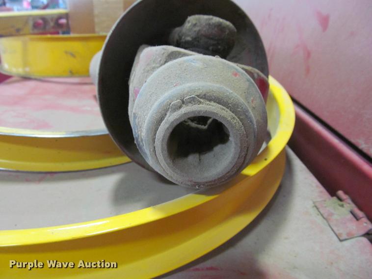 image for item DT9526 1989 New Holland 570 square baler