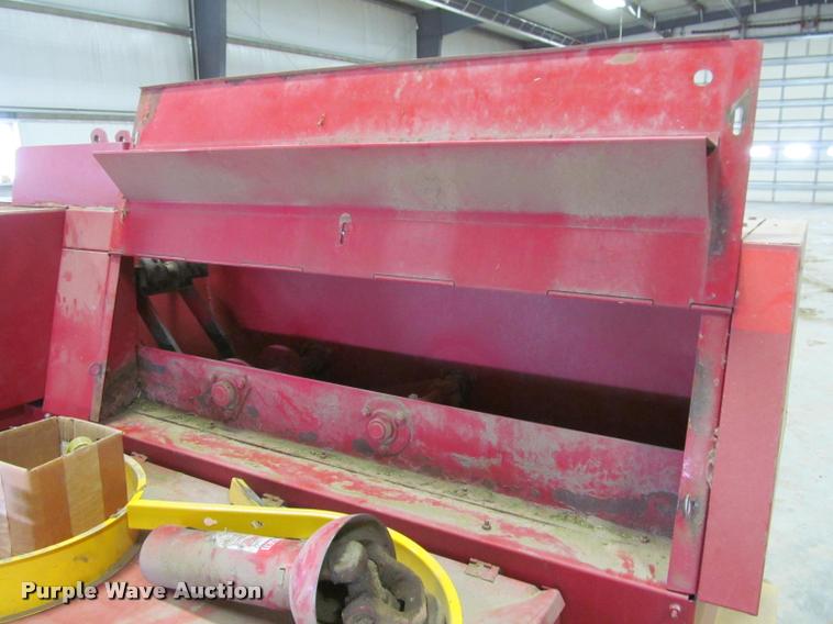 image for item DT9526 1989 New Holland 570 square baler