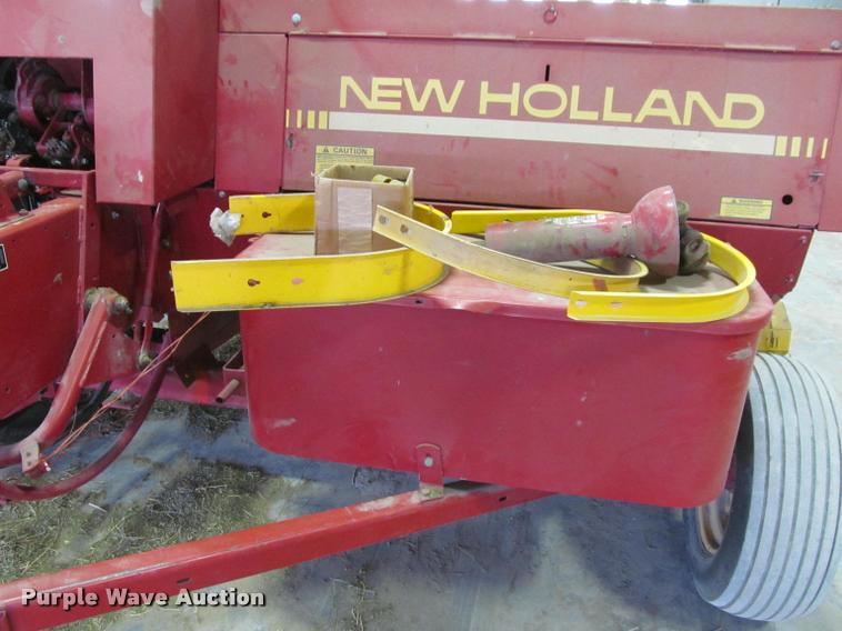 image for item DT9526 1989 New Holland 570 square baler