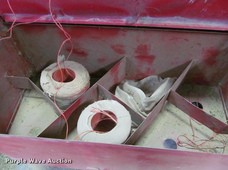 image for item DT9526 1989 New Holland 570 square baler