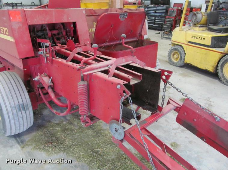 image for item DT9526 1989 New Holland 570 square baler