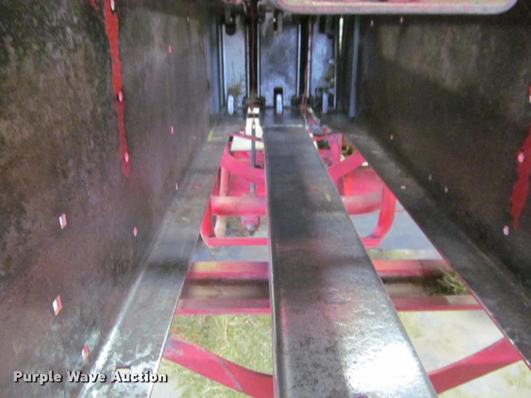 image for item DT9526 1989 New Holland 570 square baler