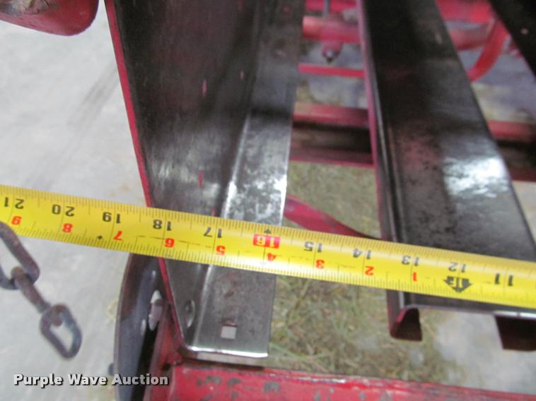 image for item DT9526 1989 New Holland 570 square baler