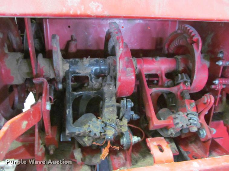 image for item DT9526 1989 New Holland 570 square baler