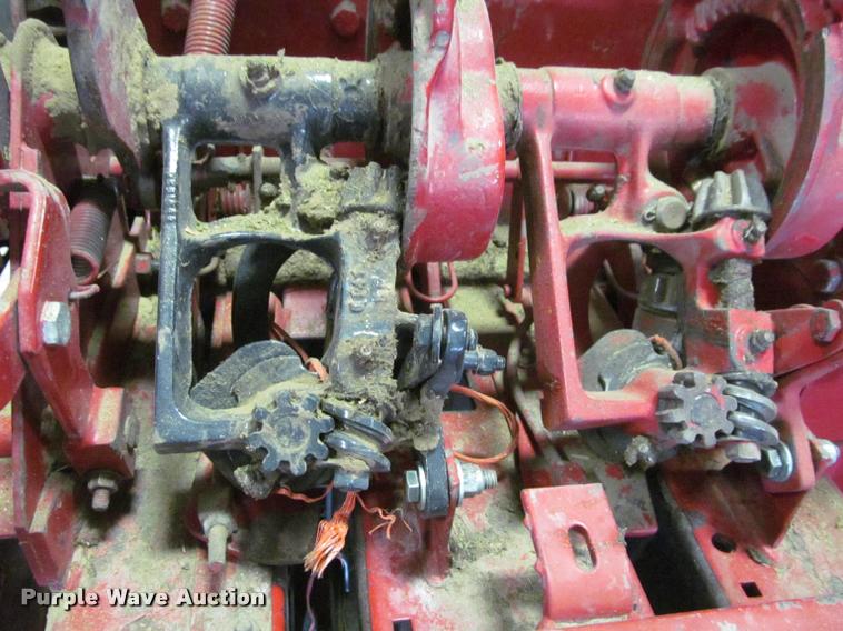 image for item DT9526 1989 New Holland 570 square baler