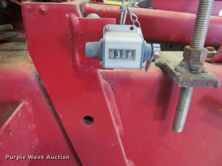 image for item DT9526 1989 New Holland 570 square baler