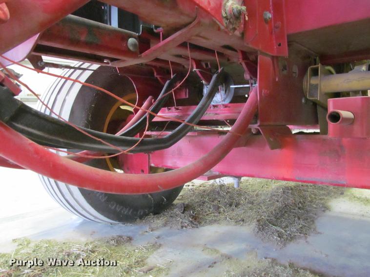 image for item DT9526 1989 New Holland 570 square baler