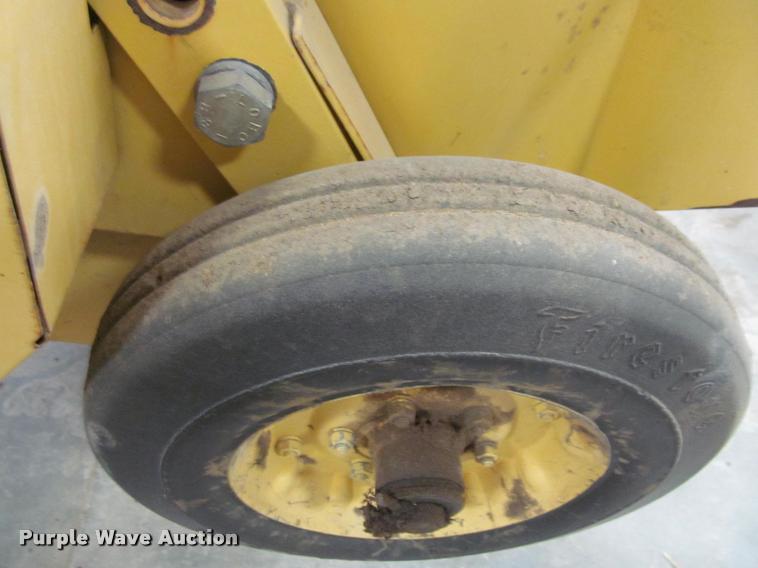 image for item DT9526 1989 New Holland 570 square baler