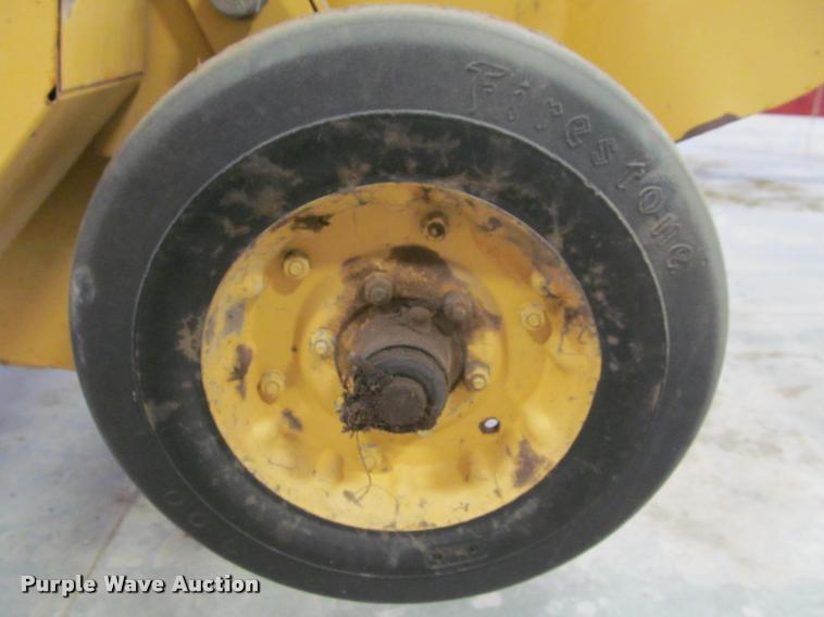 image for item DT9526 1989 New Holland 570 square baler