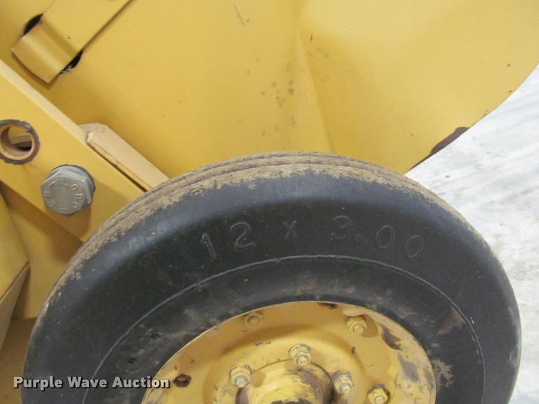 image for item DT9526 1989 New Holland 570 square baler