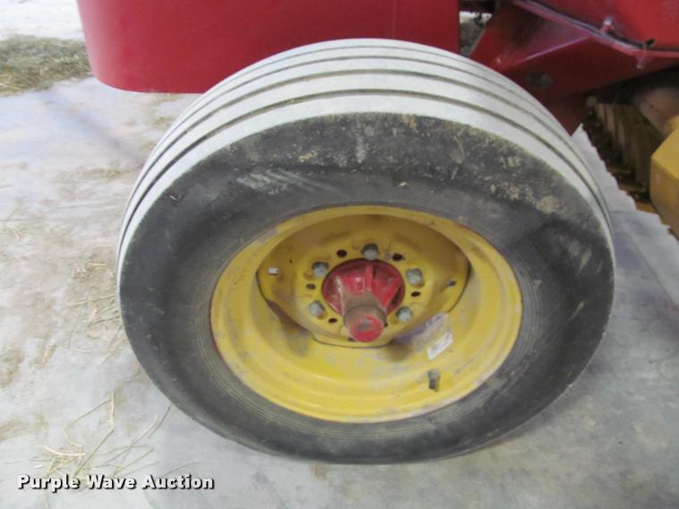 image for item DT9526 1989 New Holland 570 square baler