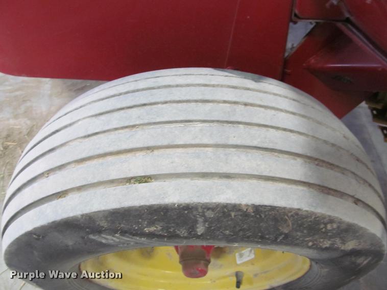 image for item DT9526 1989 New Holland 570 square baler