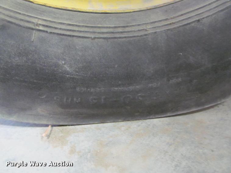 image for item DT9526 1989 New Holland 570 square baler