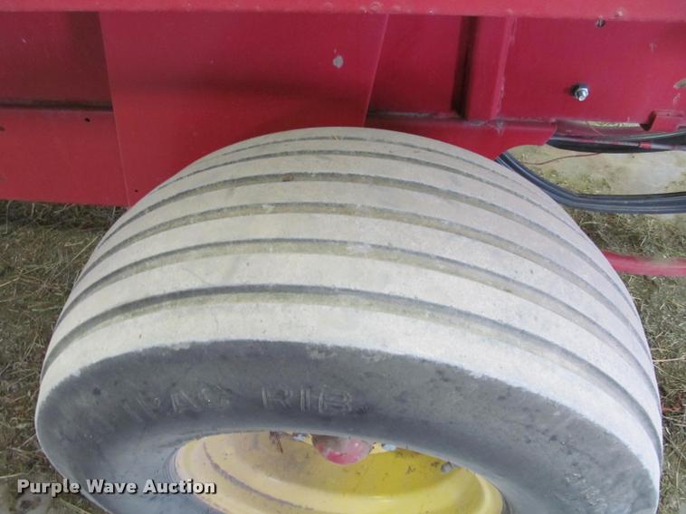 image for item DT9526 1989 New Holland 570 square baler