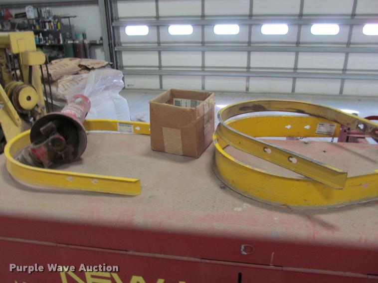 image for item DT9526 1989 New Holland 570 square baler