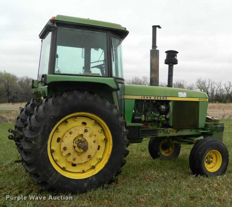 image for item K2633 1975 John Deere 4430 tractor