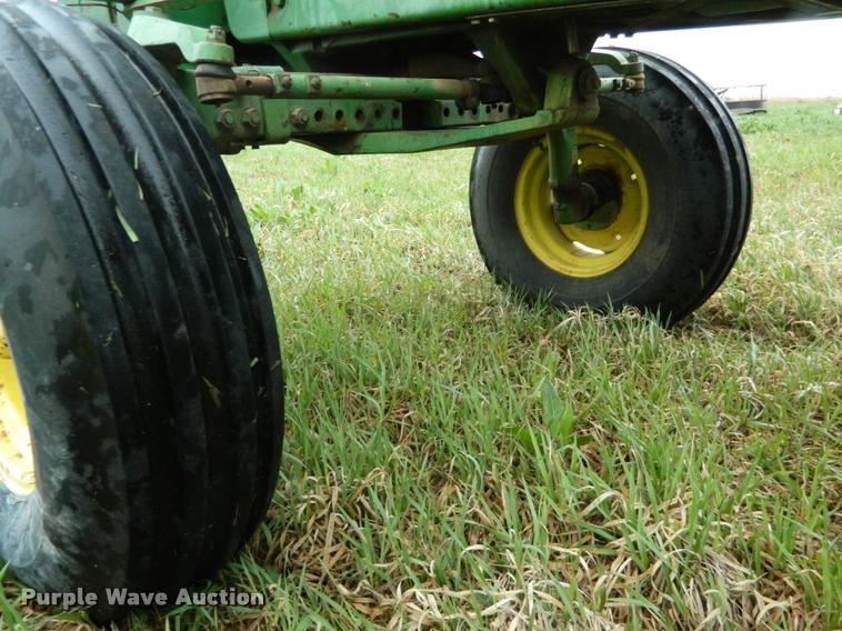 image for item K2633 1975 John Deere 4430 tractor