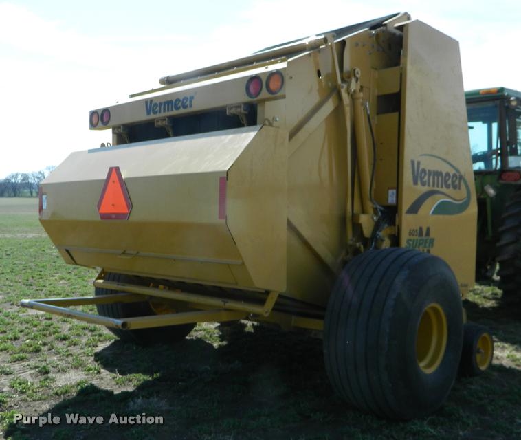 image for item K2683 2014 Vermeer 605 Super M round baler