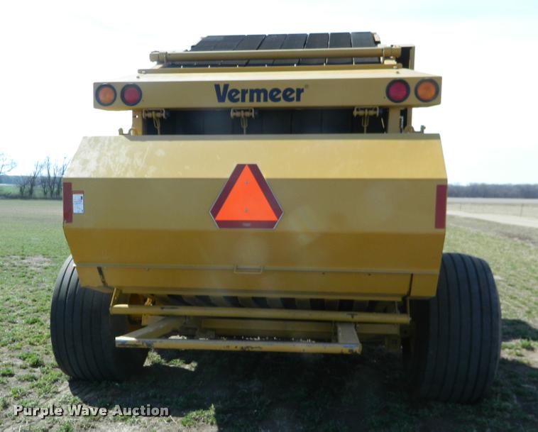 image for item K2683 2014 Vermeer 605 Super M round baler