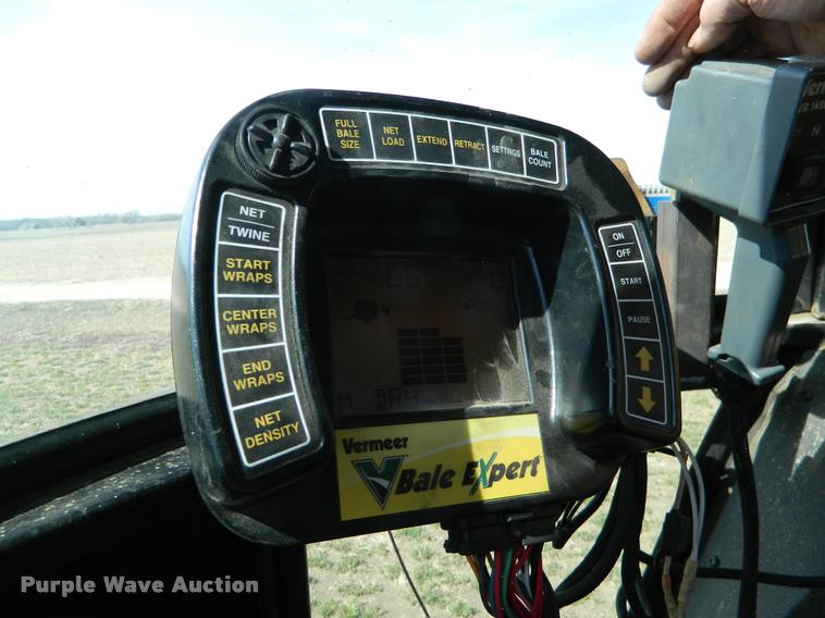 image for item K2683 2014 Vermeer 605 Super M round baler