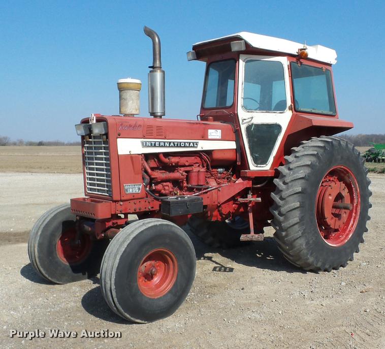 image for item K6487 International Farmall 1256 tractor