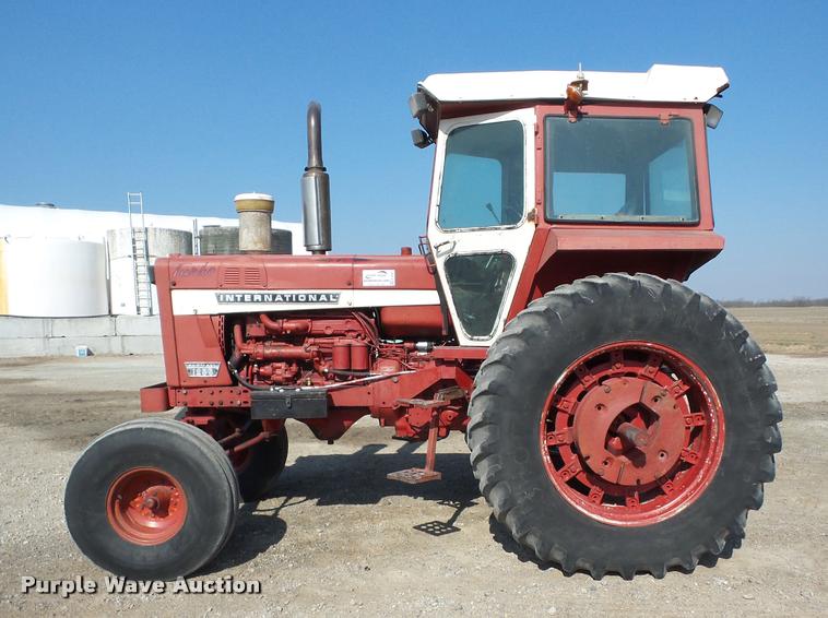 image for item K6487 International Farmall 1256 tractor