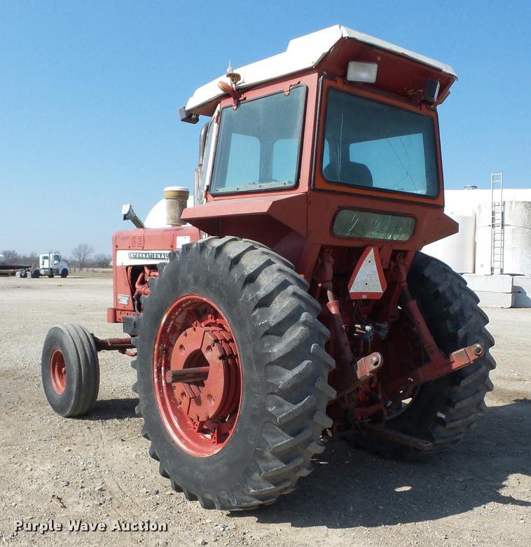 image for item K6487 International Farmall 1256 tractor