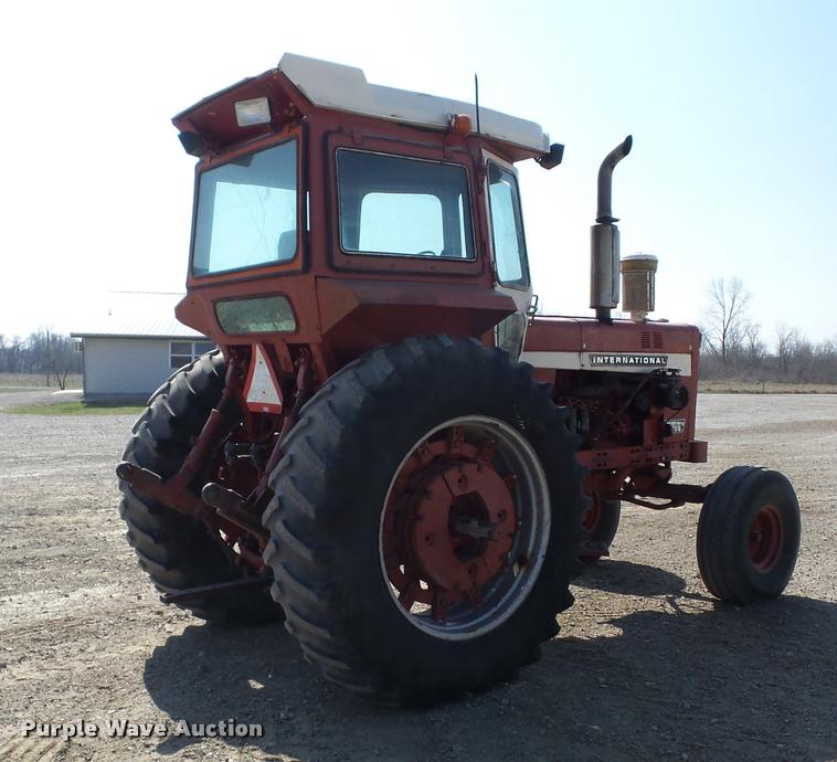 image for item K6487 International Farmall 1256 tractor
