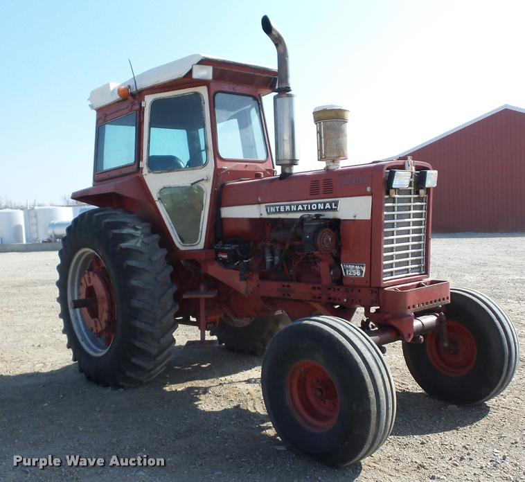 image for item K6487 International Farmall 1256 tractor