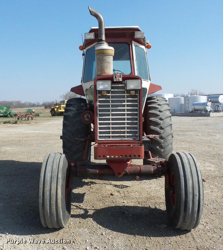 image for item K6487 International Farmall 1256 tractor