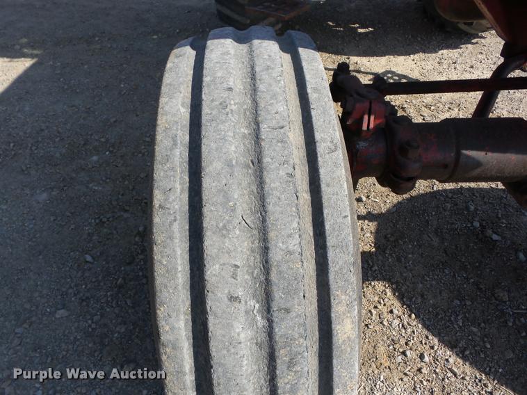 image for item K6487 International Farmall 1256 tractor