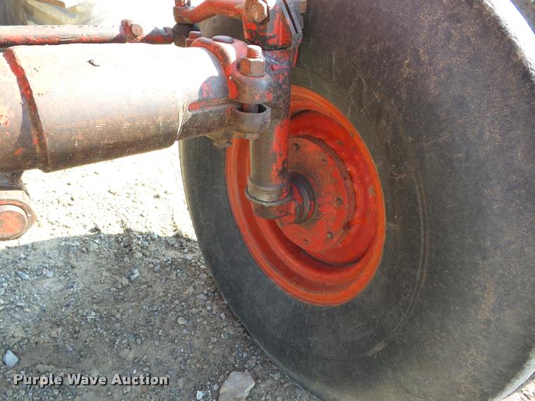 image for item K6487 International Farmall 1256 tractor