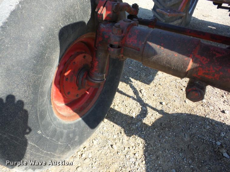 image for item K6487 International Farmall 1256 tractor