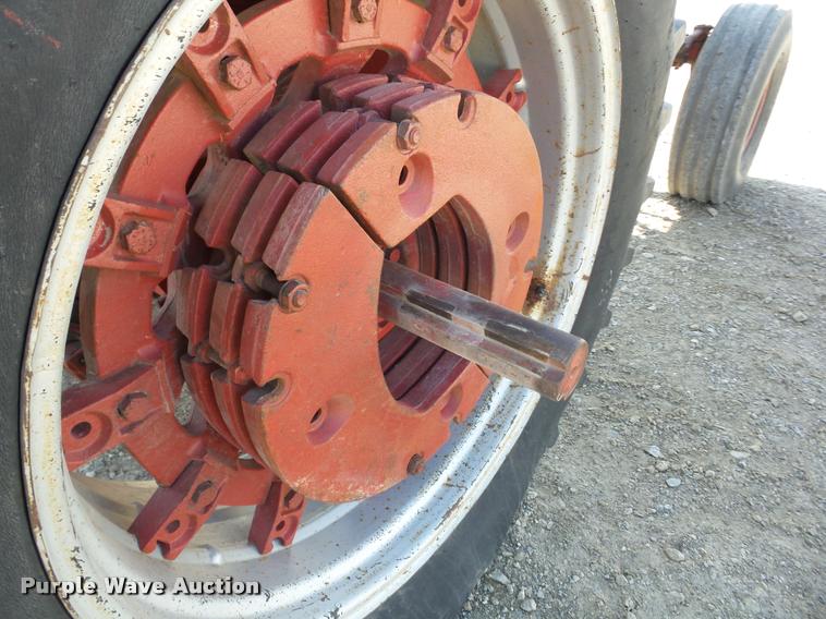 image for item K6487 International Farmall 1256 tractor