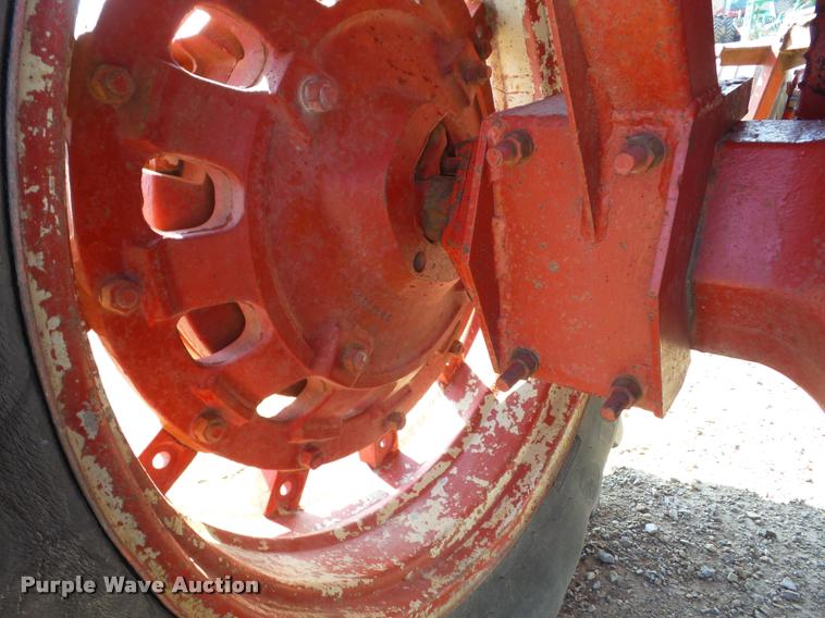 image for item K6487 International Farmall 1256 tractor