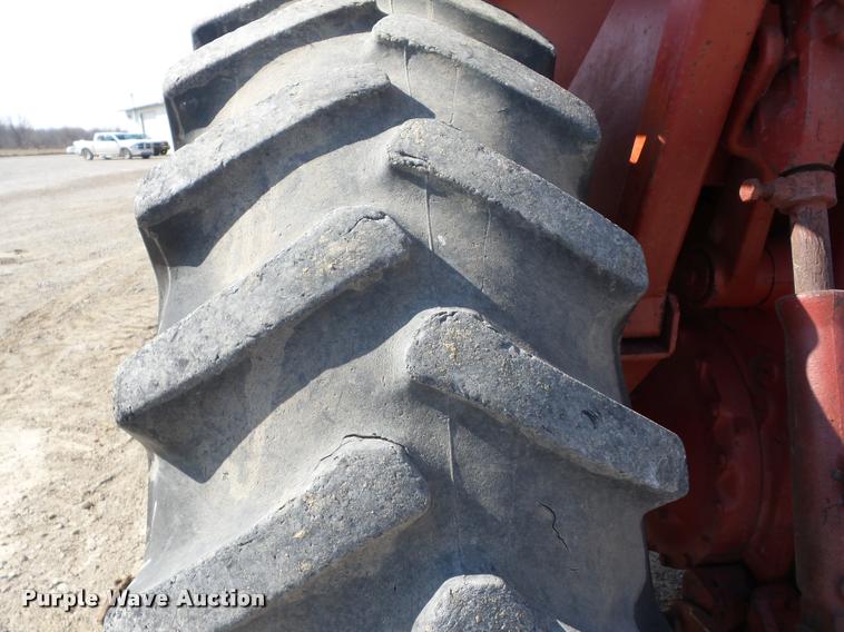 image for item K6487 International Farmall 1256 tractor