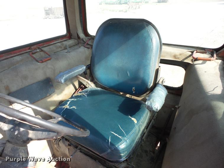 image for item K6487 International Farmall 1256 tractor