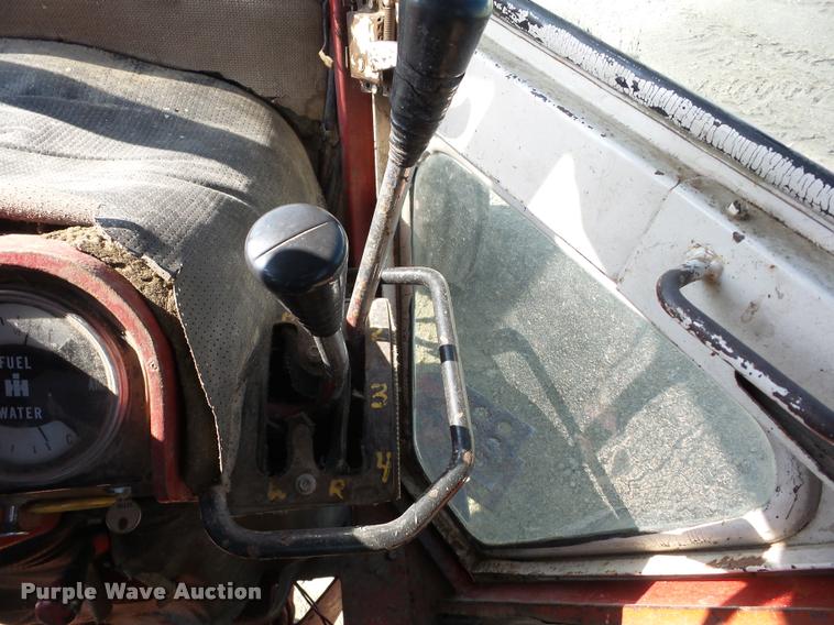 image for item K6487 International Farmall 1256 tractor