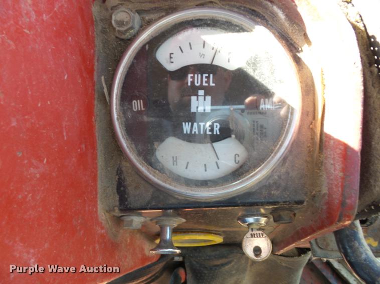 image for item K6487 International Farmall 1256 tractor