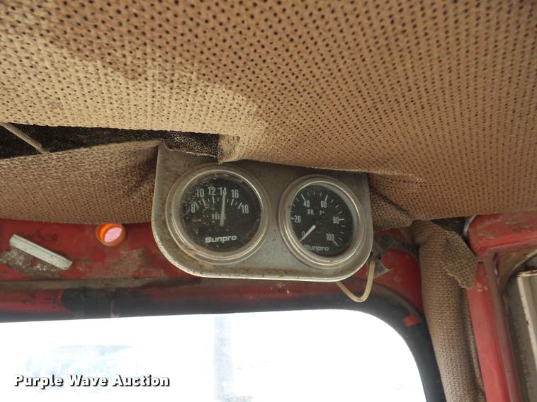 image for item K6487 International Farmall 1256 tractor