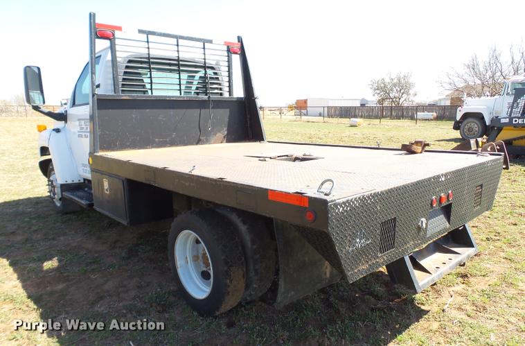 image for item L1612 2005 Chevrolet C4500 flatbed truck