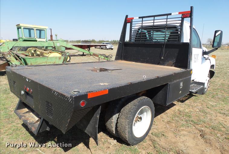 image for item L1612 2005 Chevrolet C4500 flatbed truck