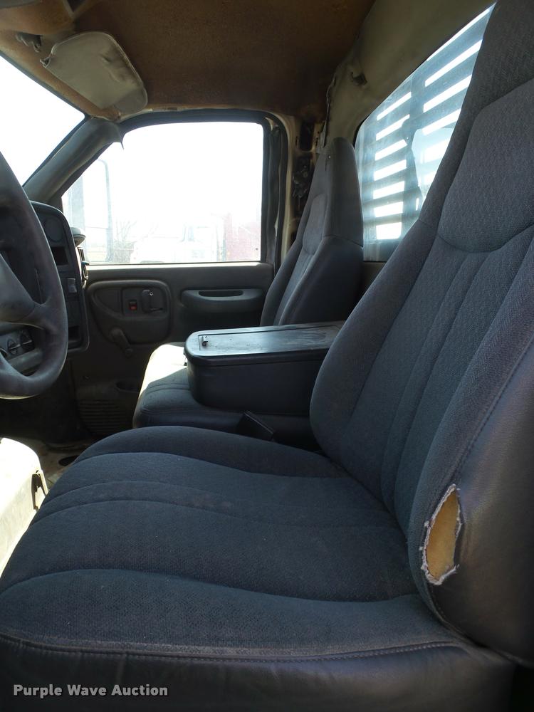 image for item L1612 2005 Chevrolet C4500 flatbed truck