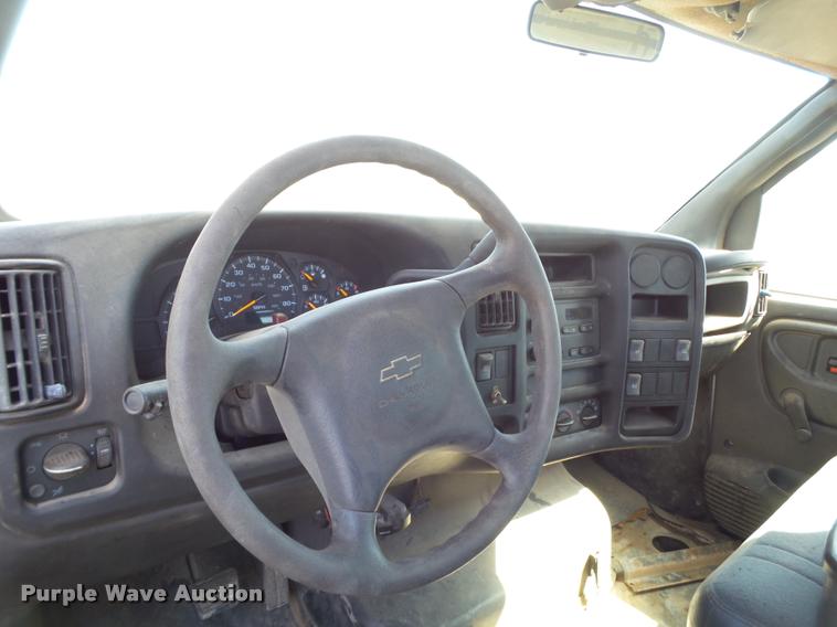 image for item L1612 2005 Chevrolet C4500 flatbed truck