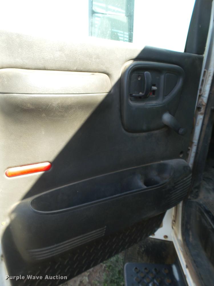 image for item L1612 2005 Chevrolet C4500 flatbed truck