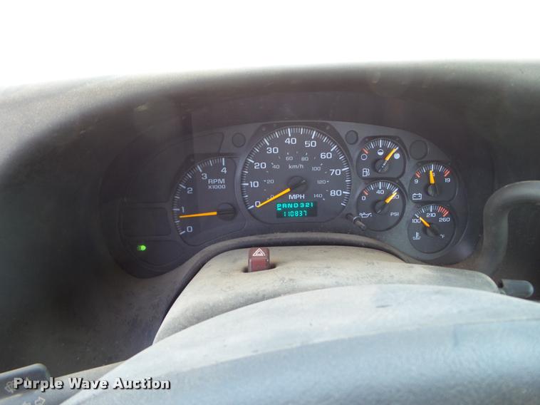 image for item L1612 2005 Chevrolet C4500 flatbed truck