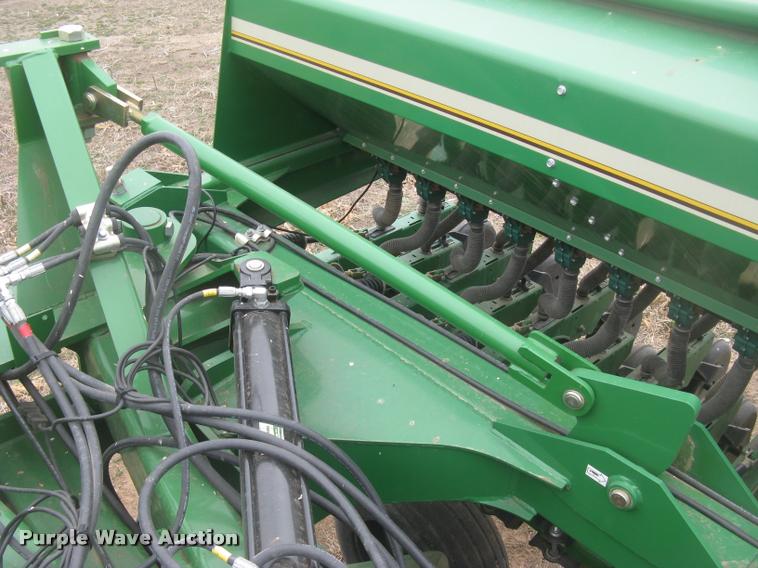 image for item L3989 2008 Great Plains 2S-2600 HDF grain drill